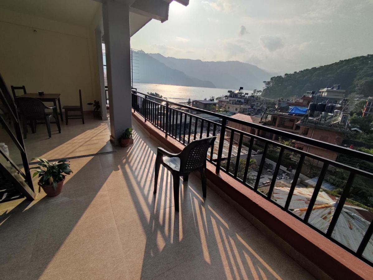 Hotel Green Hill View Pokhara Rum bild