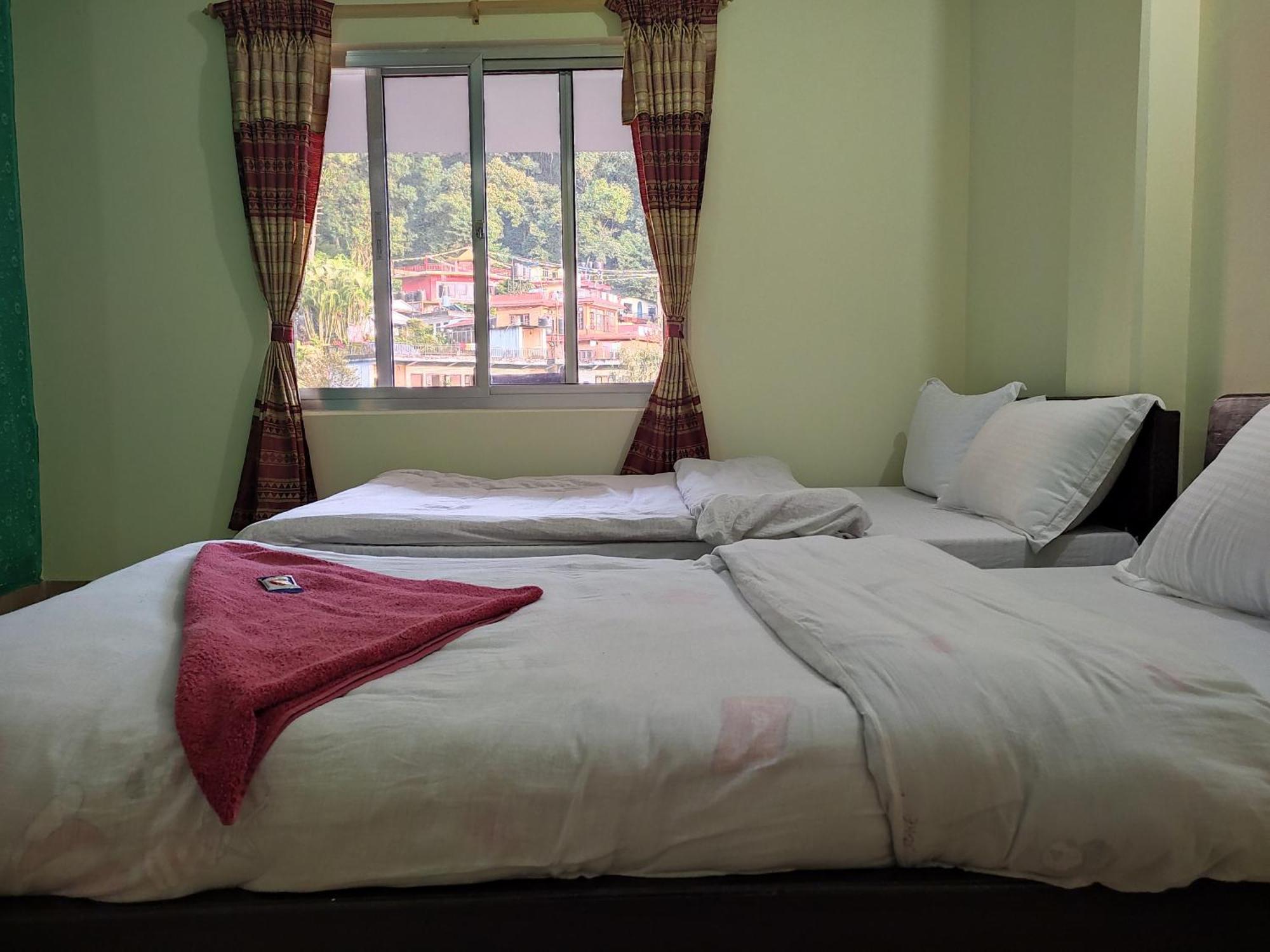 Hotel Green Hill View Pokhara Rum bild